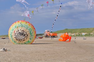 Vliegerdag met vliegers van Team Fryske Draeken