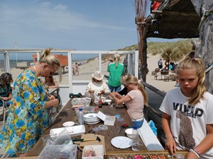 Workshop "Beachraffia ketting maken" door Yvonne Zwaan